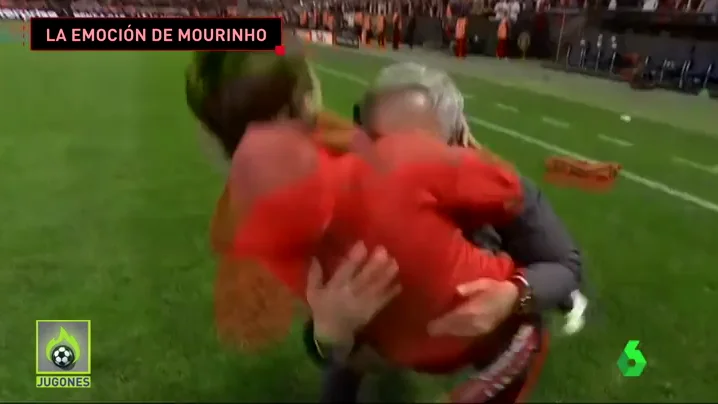 Frame 11.092256 de: Mourinho enloqueció con la victoria del Manchester United en la Europa League