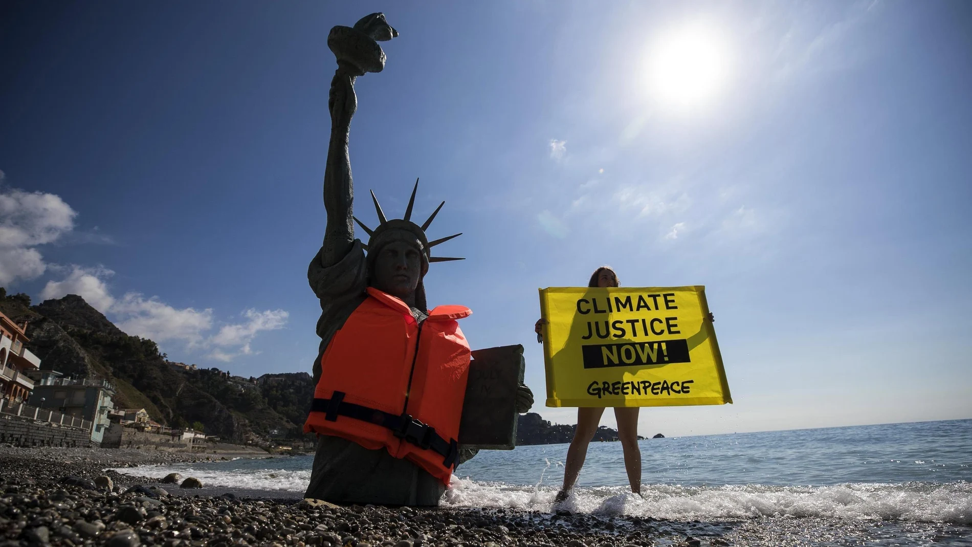 Protesta de Greenpeace en Sicilia
