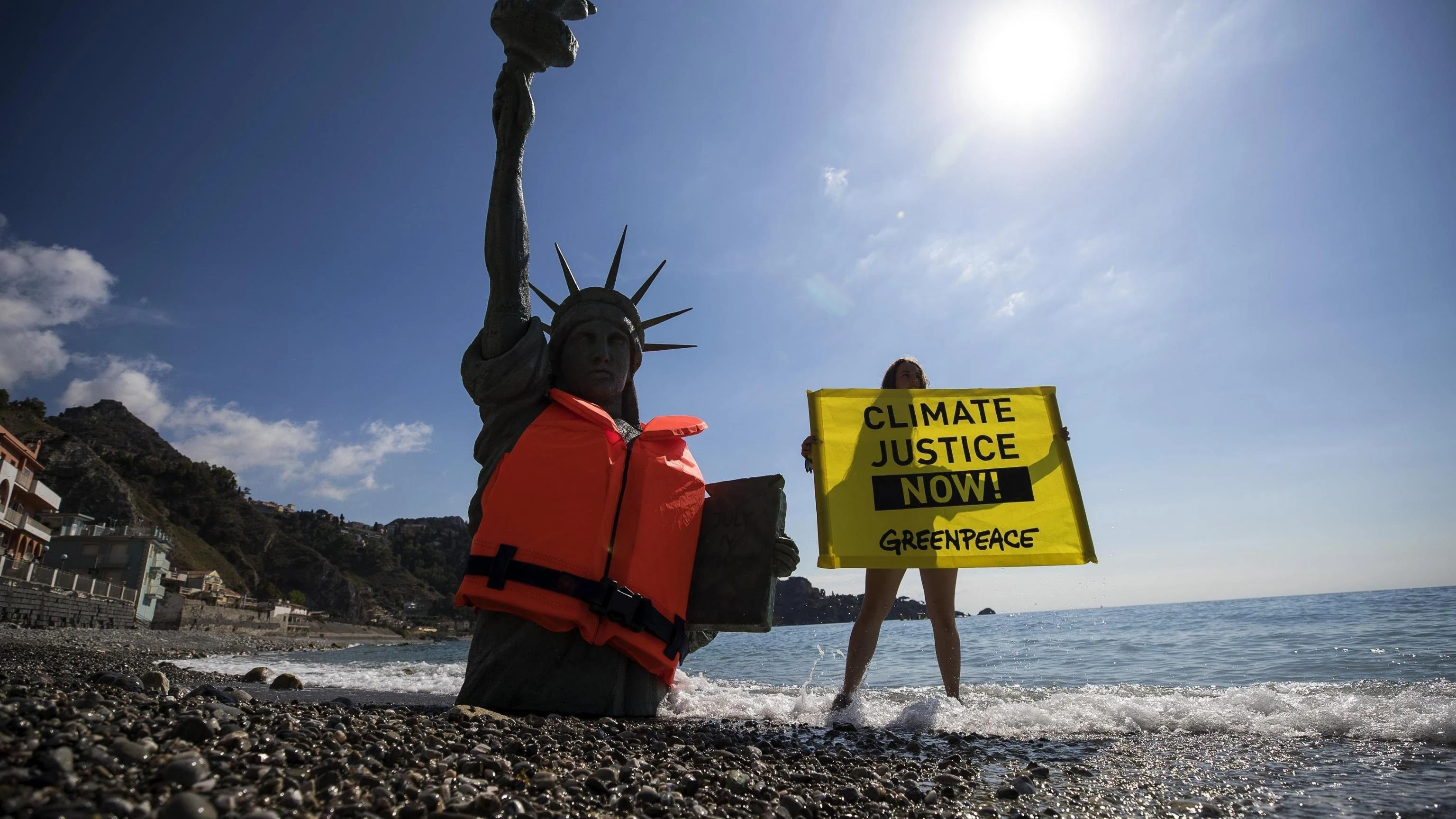 Protesta de Greenpeace en Sicilia