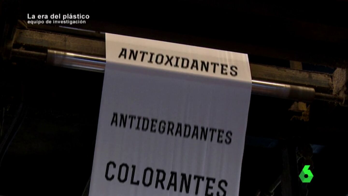 Frame 98.84535 de: &iquest;C&oacute;mo se generan las bolsas de pl&aacute;stico? Equipo de Investigaci&oacute;n viaja a una f&aacute;brica que genera un mill&oacute;n al d&iacute;a