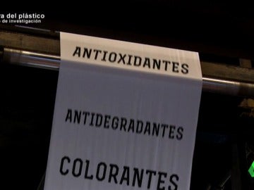 Frame 98.84535 de: ¿Cómo se generan las bolsas de plástico? Equipo de Investigación viaja a una fábrica que genera un millón al día Frame 98.84535 de: ¿Cómo se generan las bolsas de plástico? Equipo de Investigación viaja a una fábrica que genera un millón al día