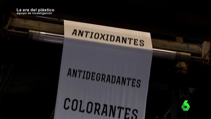 Frame 98.84535 de: ¿Cómo se generan las bolsas de plástico? Equipo de Investigación viaja a una fábrica que genera un millón al día