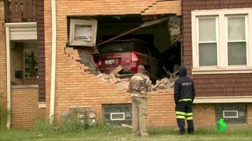 El coche empotrado en la primera planta de la casa de Wisconsin