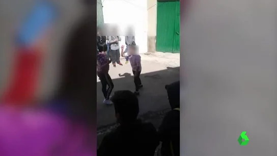 Detienen a siete menores por grabar y difundir peleas entre estudiantes organizadas Frame 0.0 de: Detienen a siete menores por grabar y difundir peleas entre estudiantes organizadas