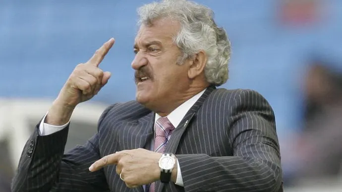 David Vidal, dirigiendo un partido