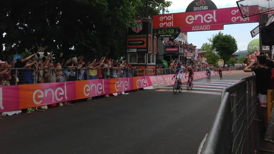 Pinot llega en primera posición a la etapa 20 Pinot llega en primera posición a la etapa 20