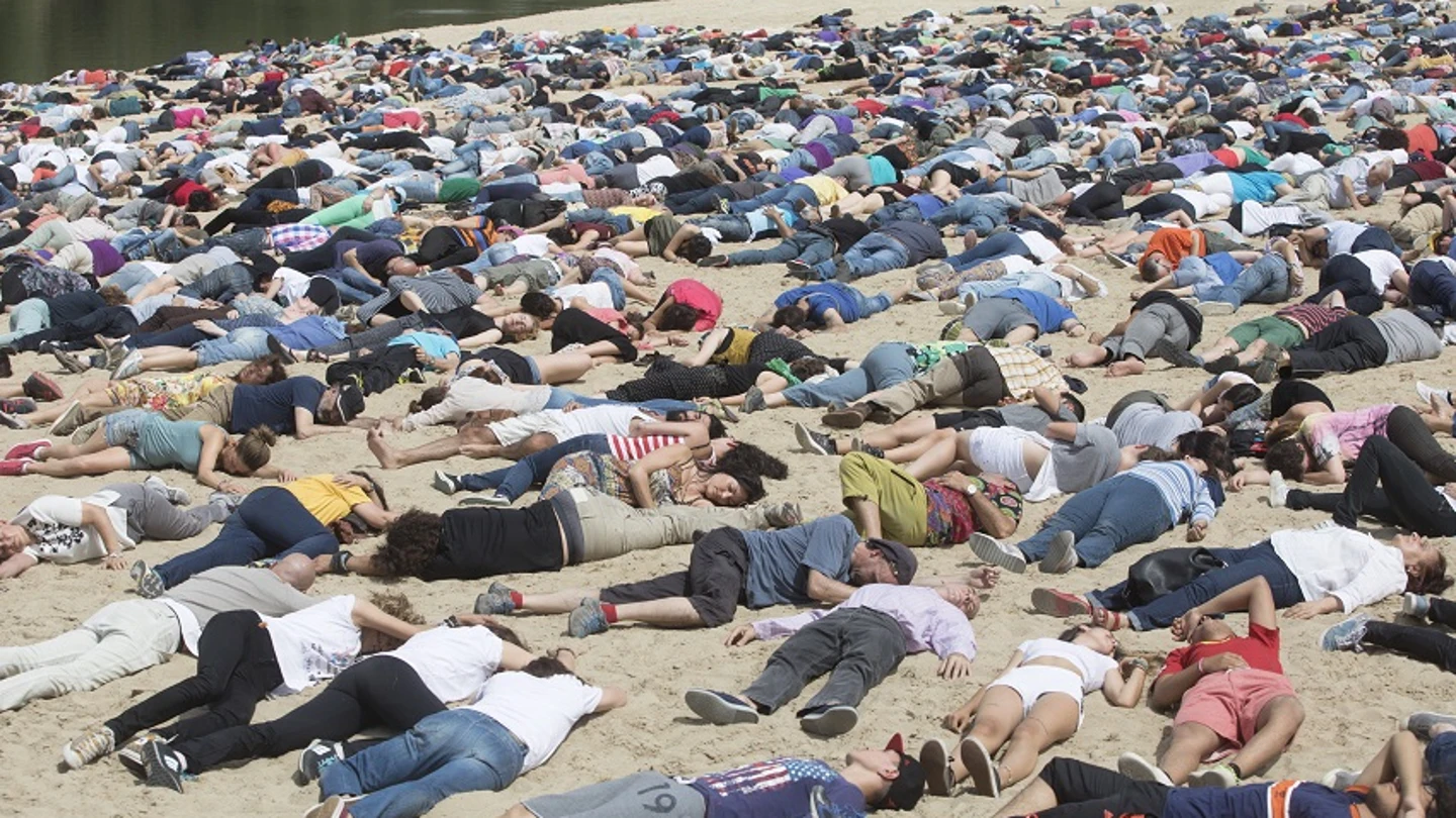 Más de 5.000 personas rinden homenaje a los refugiados fallecidos en el Mediterráneo en Valladolid Más de 5.000 personas rinden homenaje a los refugiados fallecidos en el Mediterráneo en Valladolid