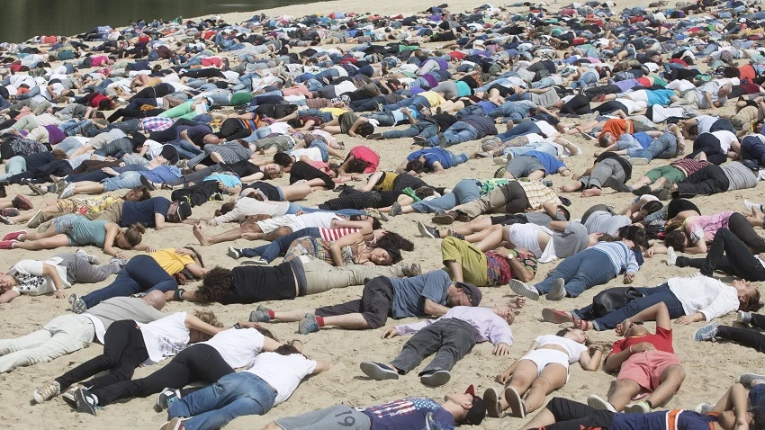 Más de 5.000 personas rinden homenaje a los refugiados fallecidos en el Mediterráneo en Valladolid