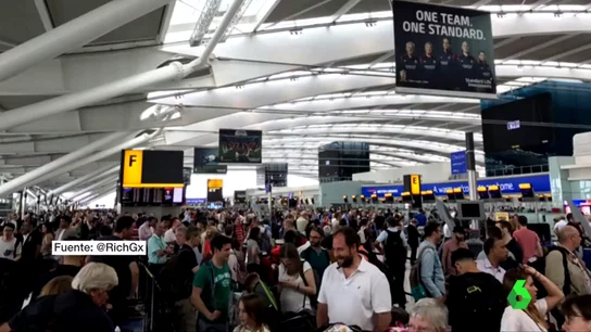 Una caída del sistema informático de British Airways provoca retrasos a nivel mundial Una caída del sistema informático de British Airways provoca retrasos a nivel mundial