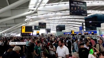 Una caída del sistema informático de British Airways provoca retrasos a nivel mundial