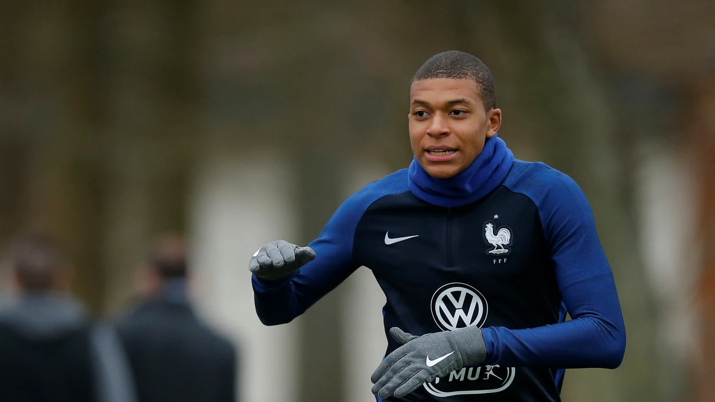 Mbappé, durante un entrenamiento con Francia Mbappé, durante un entrenamiento con Francia
