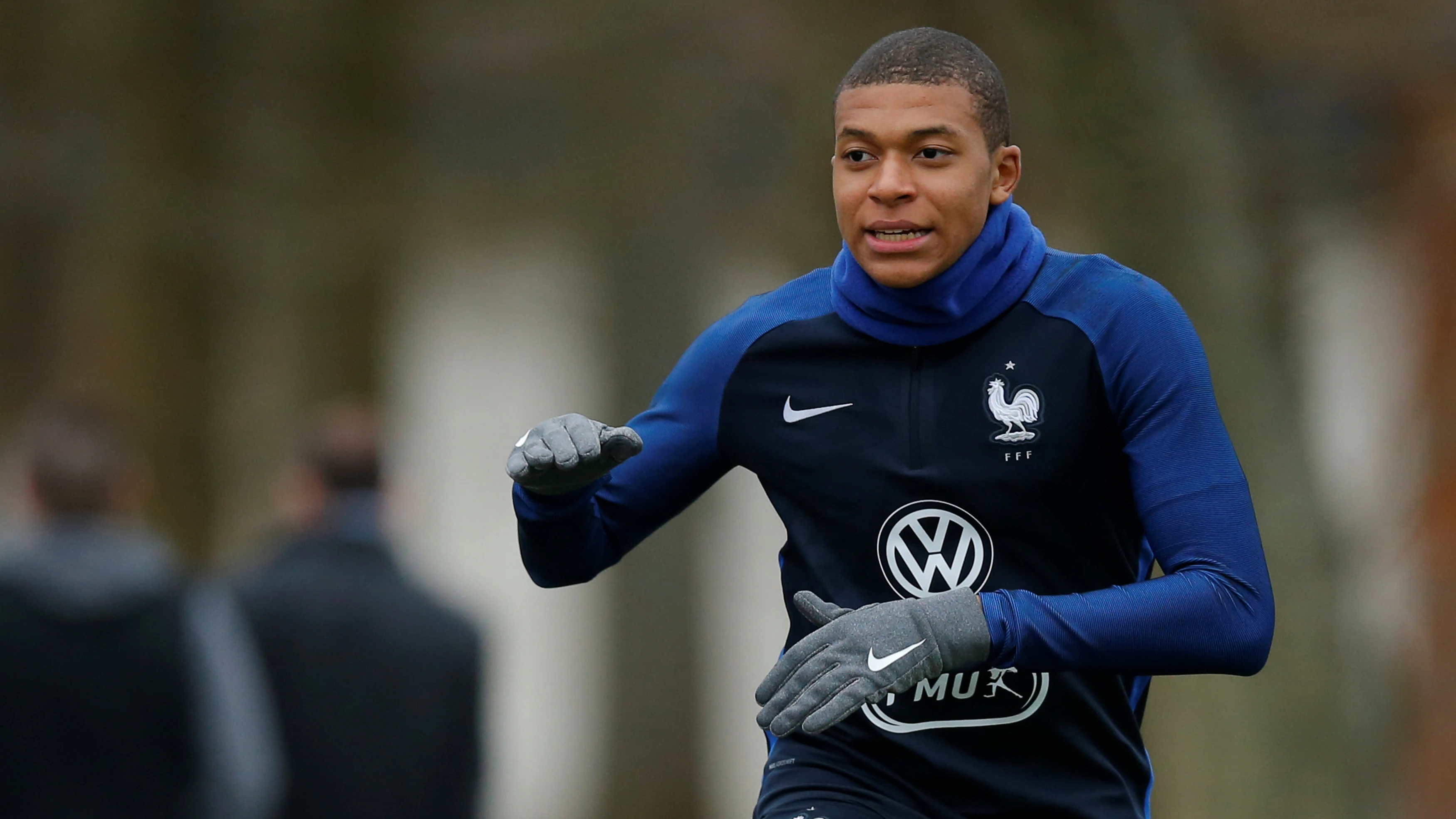 Mbappé, durante un entrenamiento con Francia