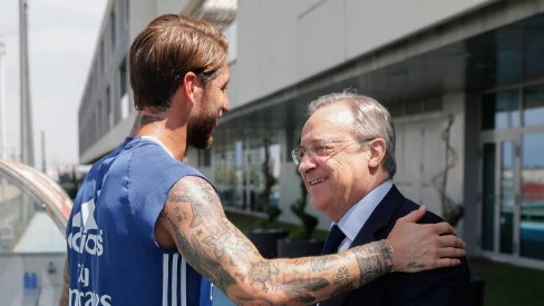 Florentino Pérez saluda a Ramos en Valdebebas Florentino Pérez saluda a Ramos en Valdebebas