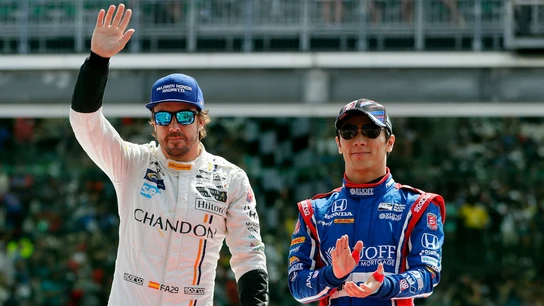 Alonso, junto a Takuma Sato Alonso, junto a Takuma Sato