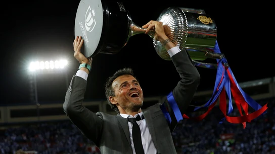 Luis Enrique, con el trofeo de campeón de la Copa del Rey Luis Enrique, con el trofeo de campeón de la Copa del Rey