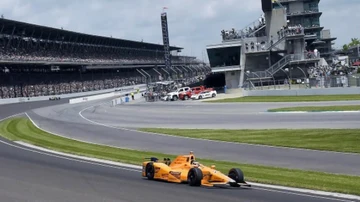 Alonso lidera las 500 Millas de Indianápolis