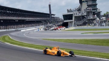 Alonso lidera las 500 Millas de Indianápolis