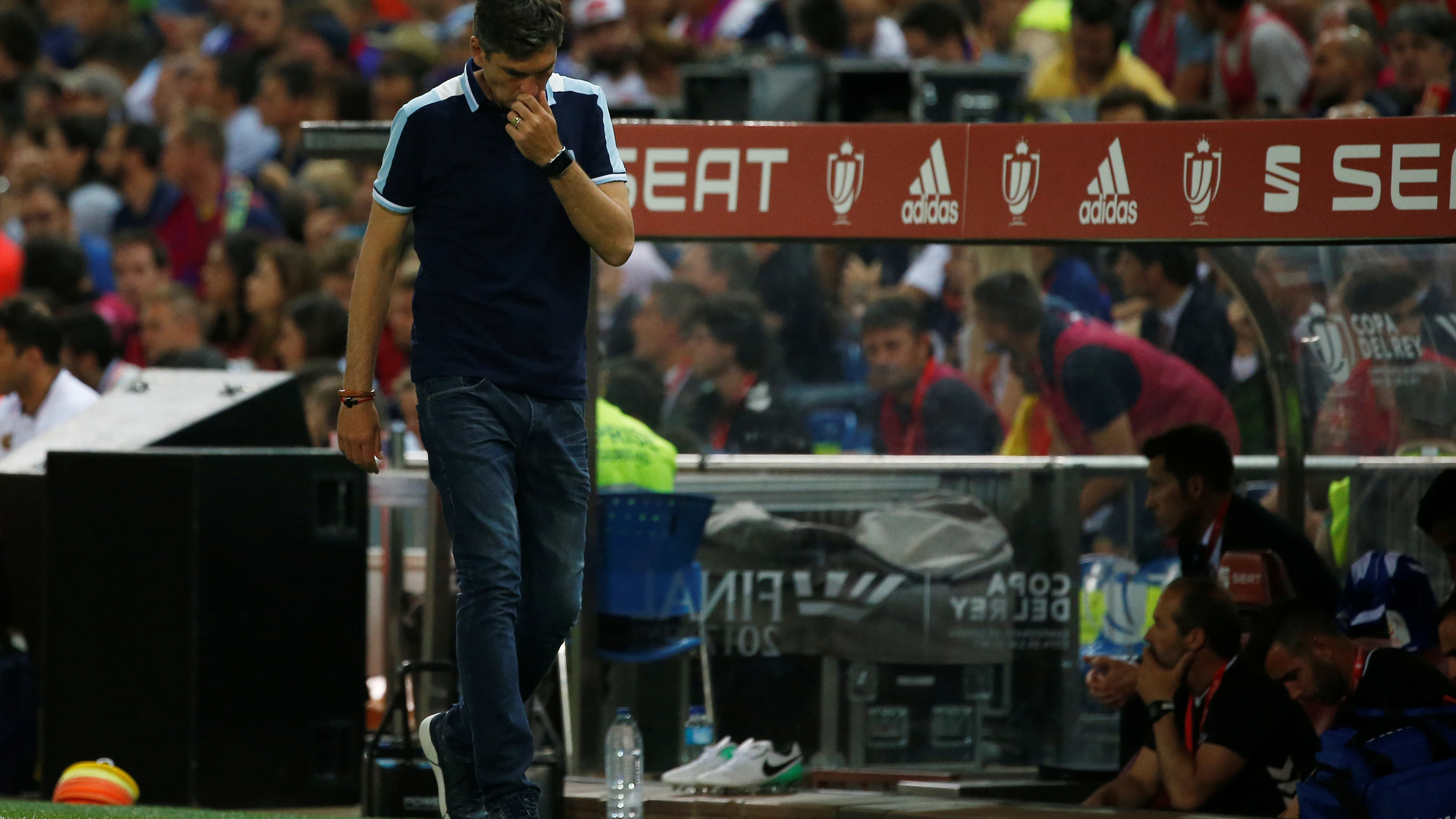 Pellegrino, cabizbajo en la banda del Calderón