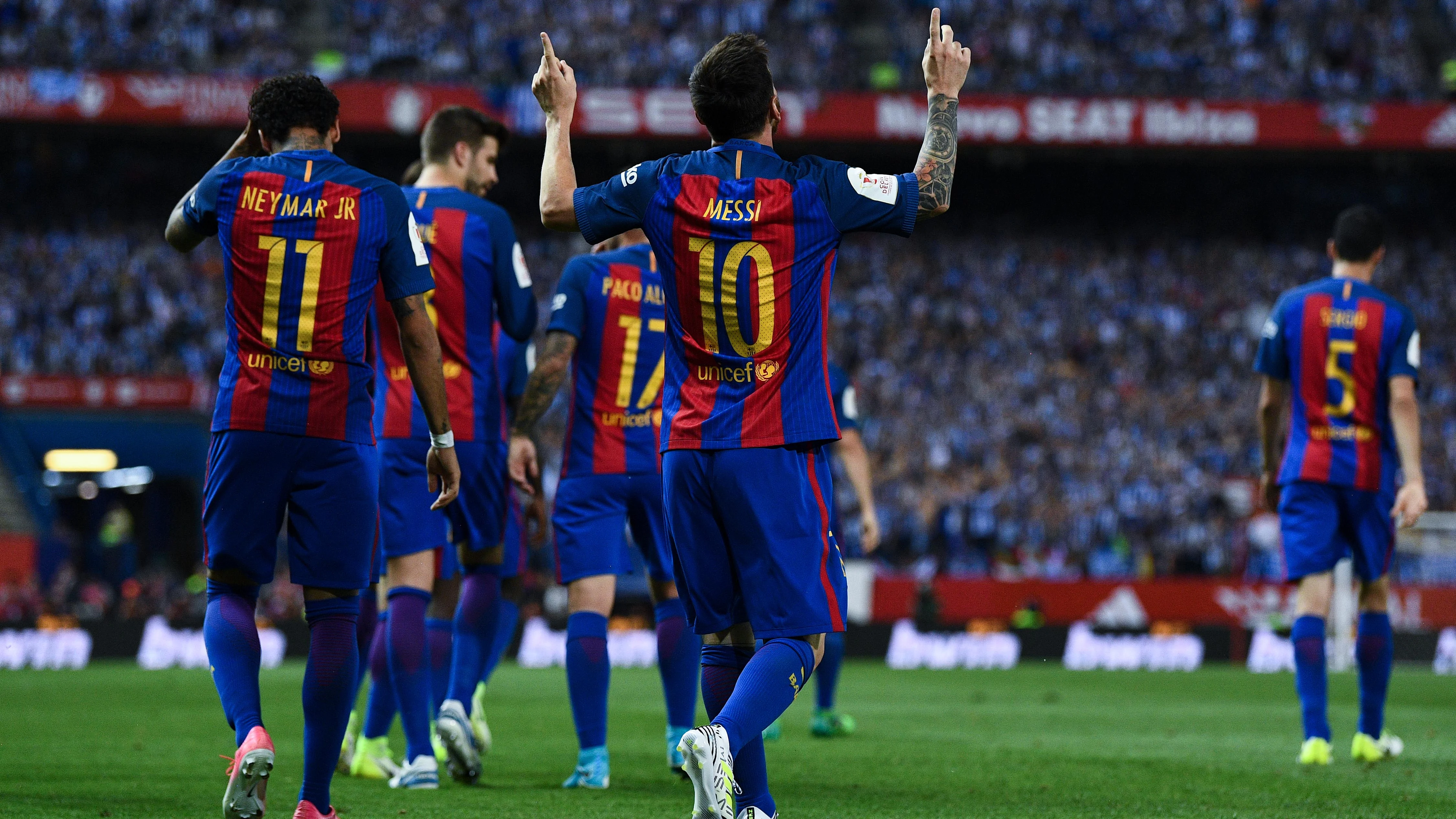 Leo Messi celebra su gol al Alav&eacute;s en la final de Copa