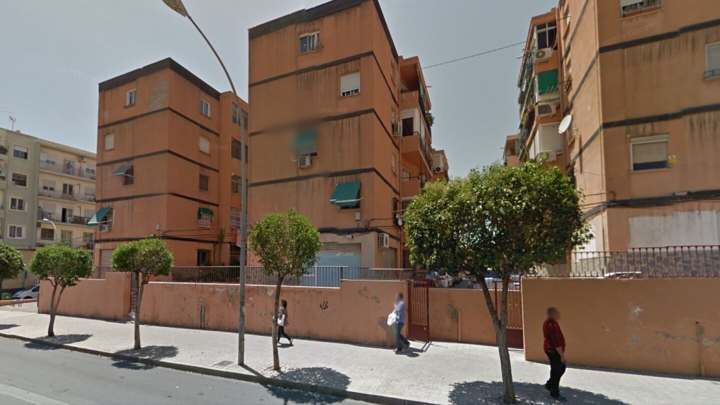 El edificio del que se precipit&oacute; el menor