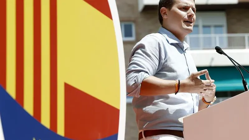 Albert Rivera ha exigido al presidente catalán, Carles Puigdemont, que "ponga las urnas", pero "las de verdad".