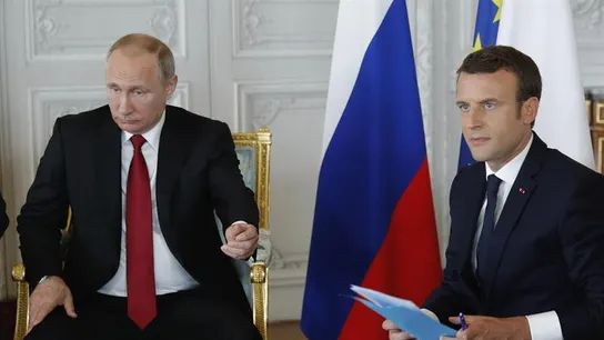 Emmanuel Macron y Vladímir Putin Emmanuel Macron y Vladímir Putin