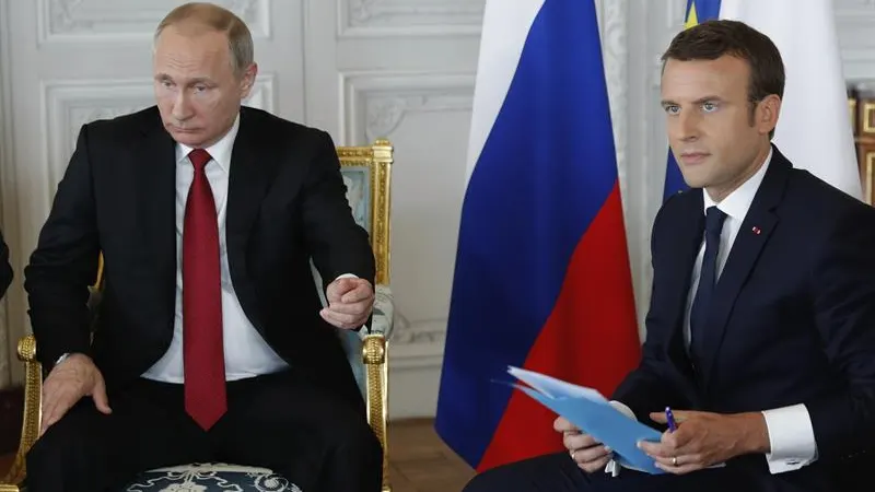 Emmanuel Macron y Vladímir Putin