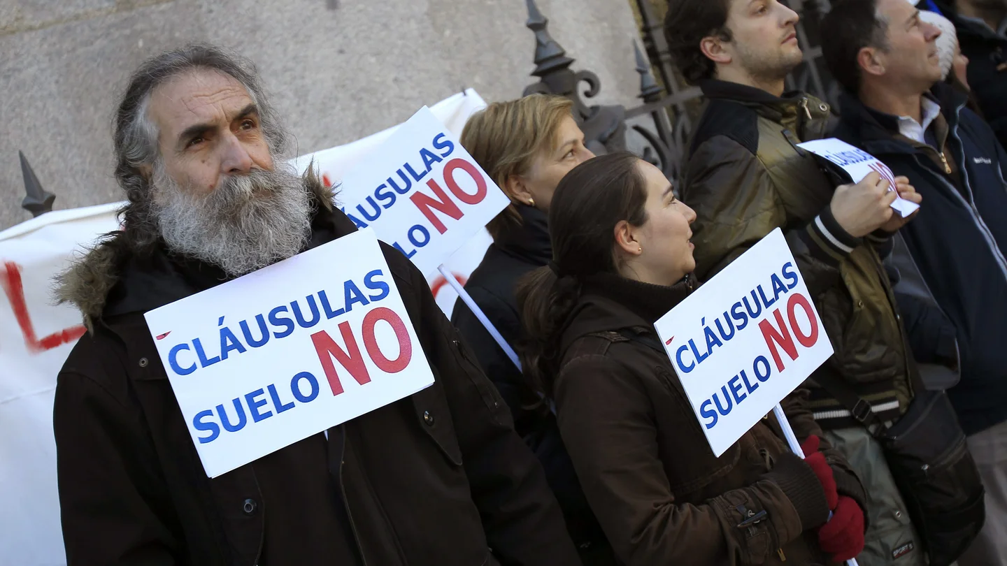 Concentración de miembros de la plataforma de afectados por las cláusulas suelo Concentración de miembros de la plataforma de afectados por las cláusulas suelo