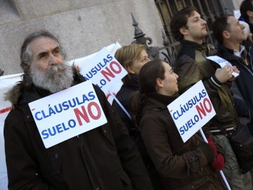 Concentración de miembros de la plataforma de afectados por las cláusulas suelo Concentración de miembros de la plataforma de afectados por las cláusulas suelo