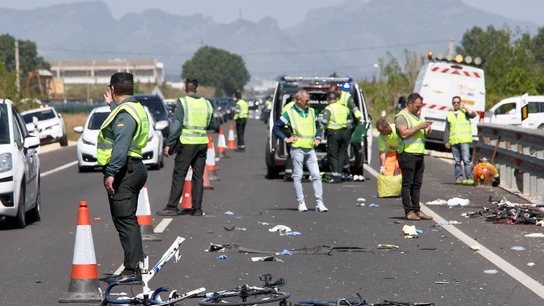 La Guardia Civil inspecciona el lugar del atropello en Oliva La Guardia Civil inspecciona el lugar del atropello en Oliva
