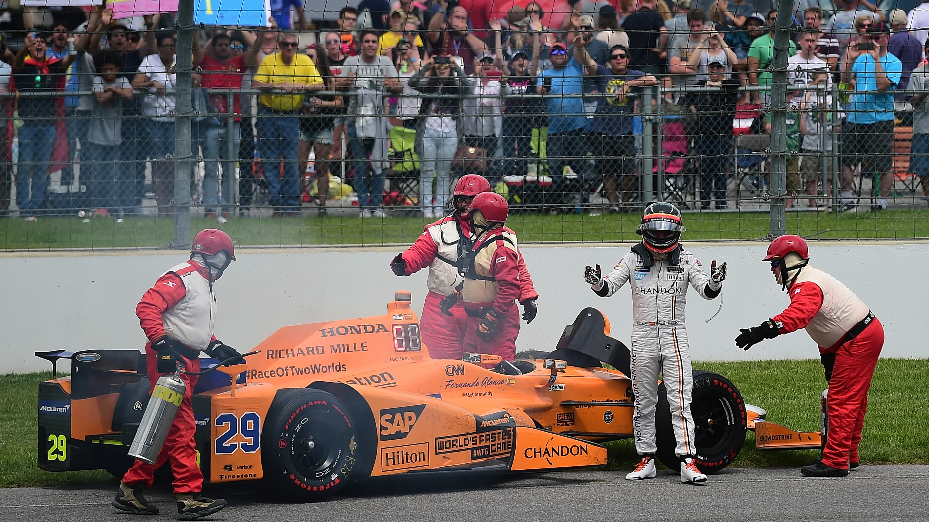 Fernando Alonso, tras su abandono por rotura de motor en Indianápolis