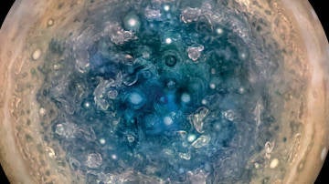 Imagen desde el interior de los anillos de Júpiter captada por JUNO