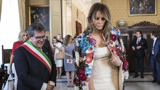 Polémica con una chaqueta de Melania Trump valorada en 46.000 euros Polémica con una chaqueta de Melania Trump valorada en 46.000 euros