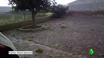 El fuerte temporal en el este de España deja bolas de granizo de hasta tres centímetros en Murcia