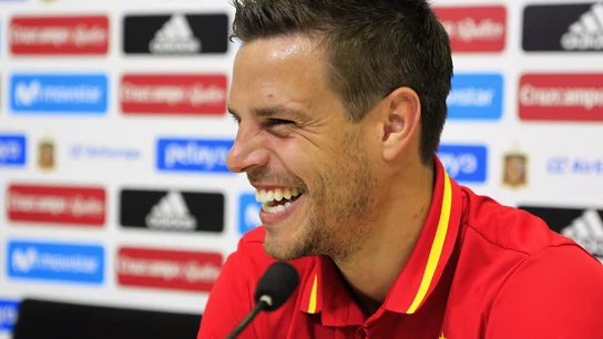 Azpilicueta sonríe durante la rueda de prensa Azpilicueta sonríe durante la rueda de prensa