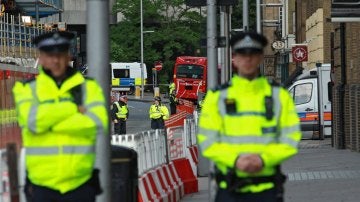 Varios agentes en las inmediaciones del ataque de Londres