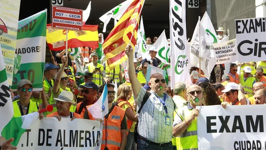 Concentración de los examinadores de tráfico, en la jornada de huelga convocada en toda España (Archivo) Concentración de los examinadores de tráfico, en la jornada de huelga (Archivo)