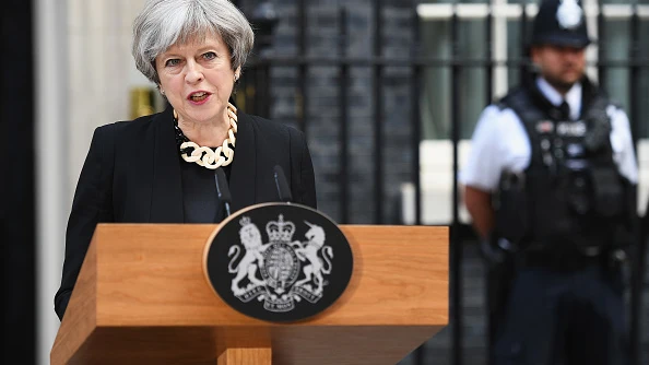 Theresa May comparece ante la prensa