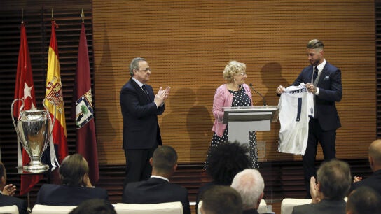 Carmena, con Ramos y Florentino P&eacute;rez