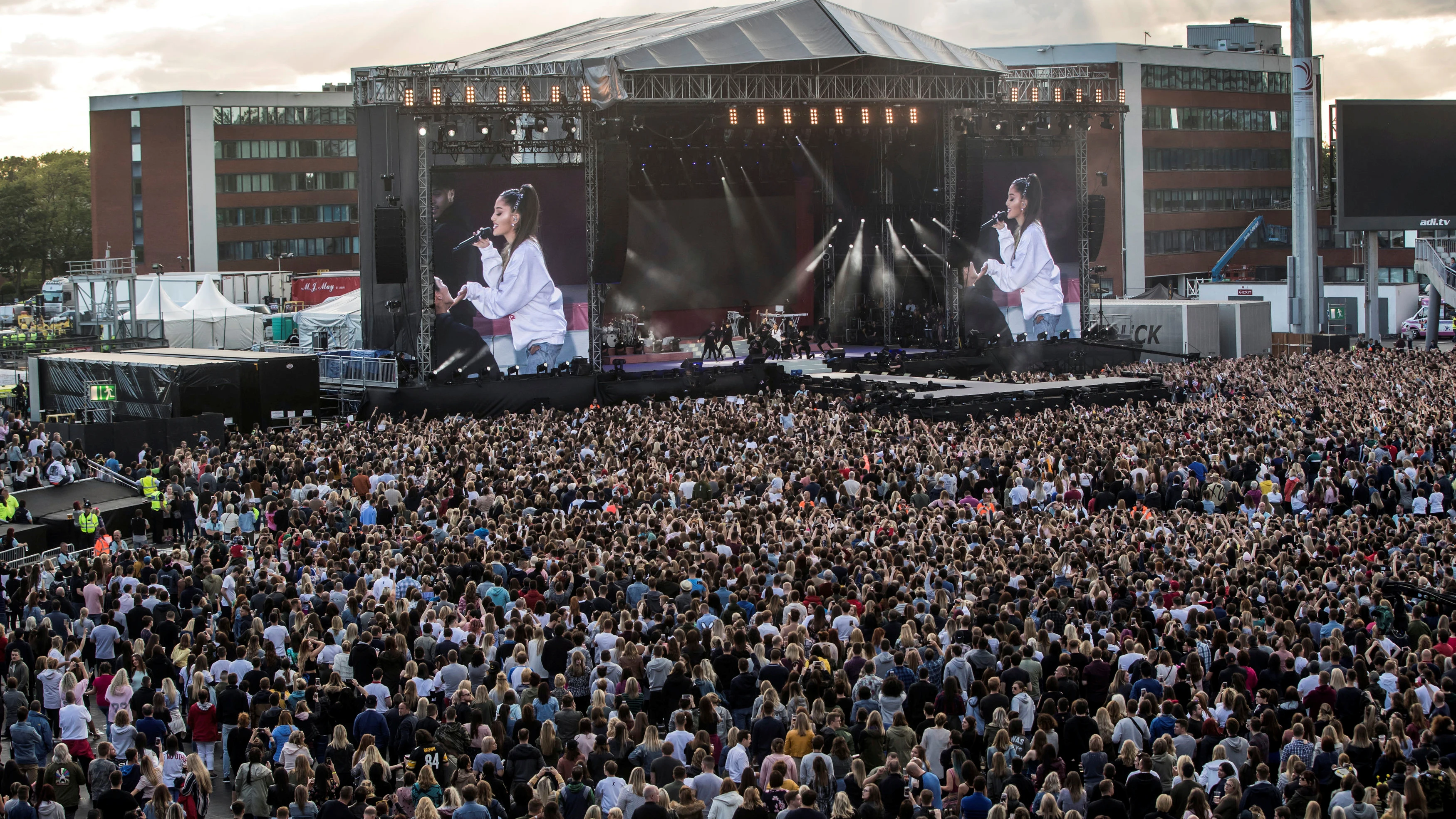 Manchester homenajea a las víctimas del atentado terrorista con un concierto simbólico