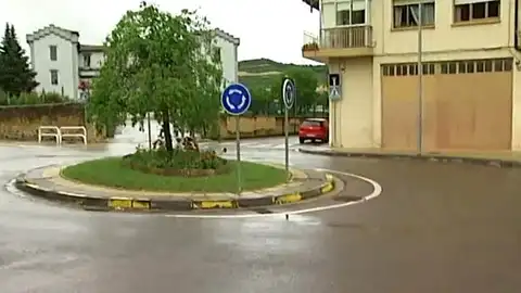 Rotonda en la que ha tenido lugar el accidente Rotonda en la que ha tenido lugar el accidente