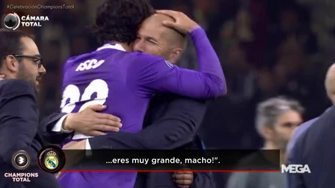 Zidane se abraza a Isco Zidane se abraza a Isco