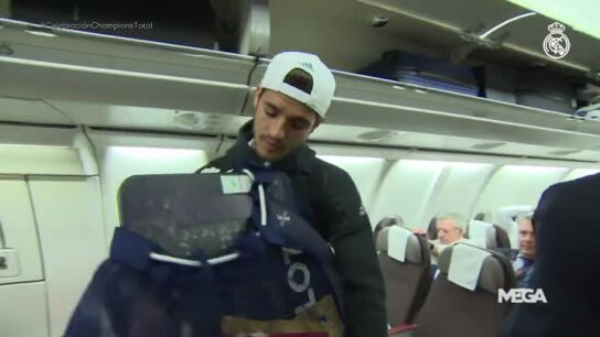 Morata, con la tablilla del cuarto &aacute;rbitro