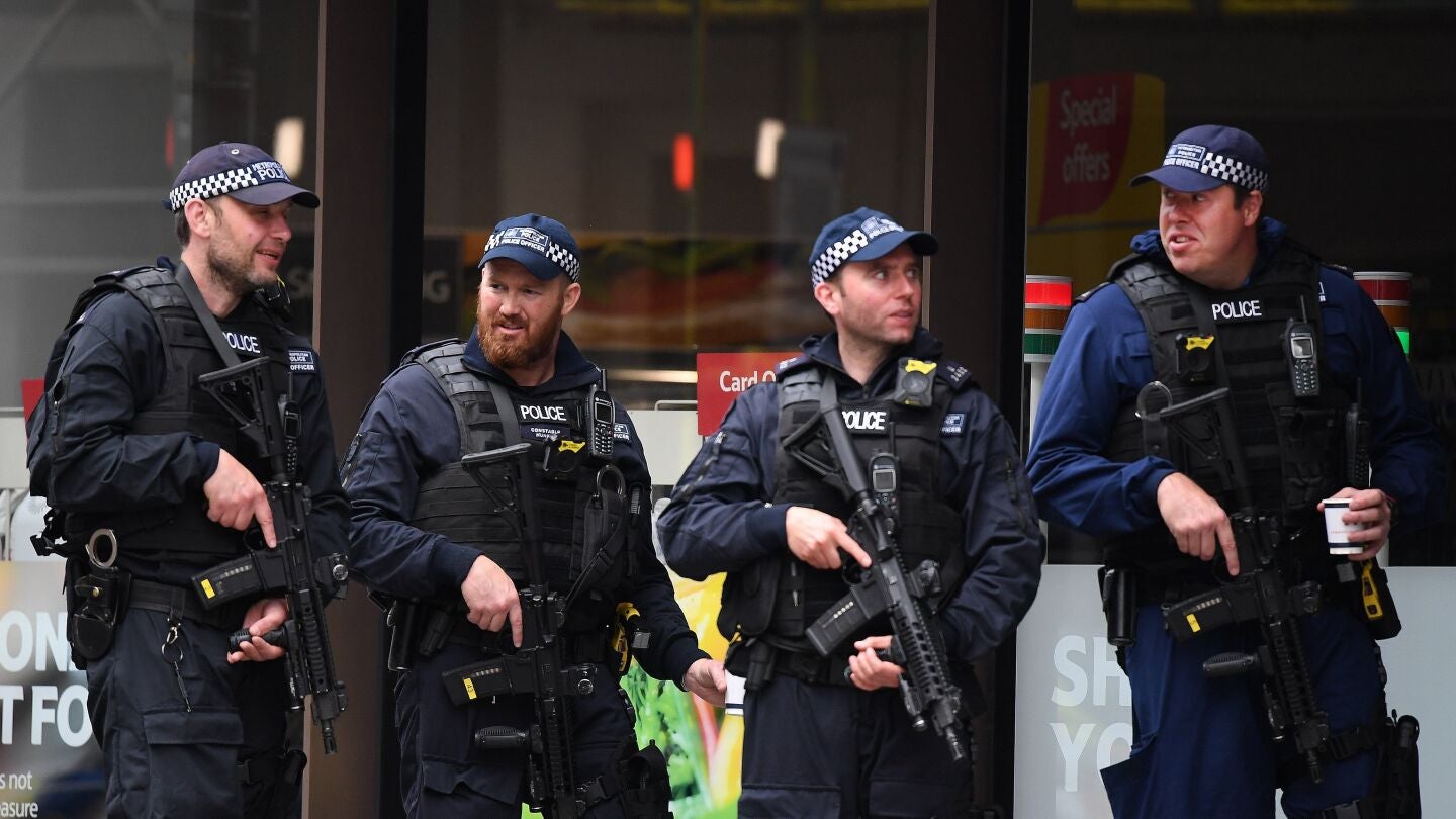 La Polic&iacute;a registra dos domicilios en los barrios de Newham y Barking