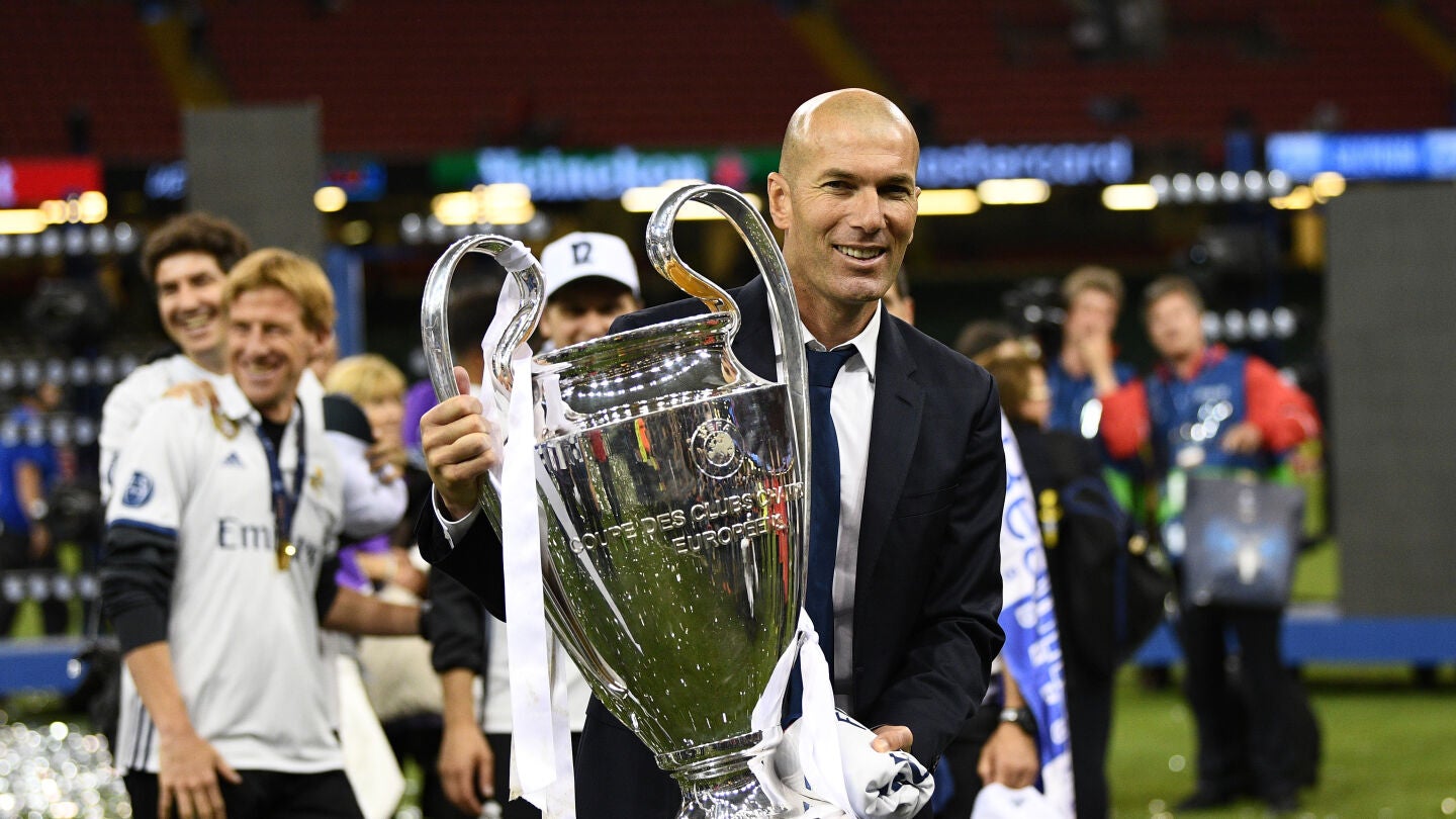 Zidane con la Duod&eacute;cima Copa de Europa del Real Madrid