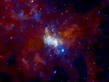 Sagitario A* es una potente fuente de radiación situada en el centro de nuestra galaxia Sagitario A* es una potente fuente de radiación situada en el centro de nuestra galaxia
