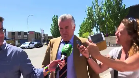 Luis Bárcenas hablando con los medios Luis Bárcenas hablando con los medios