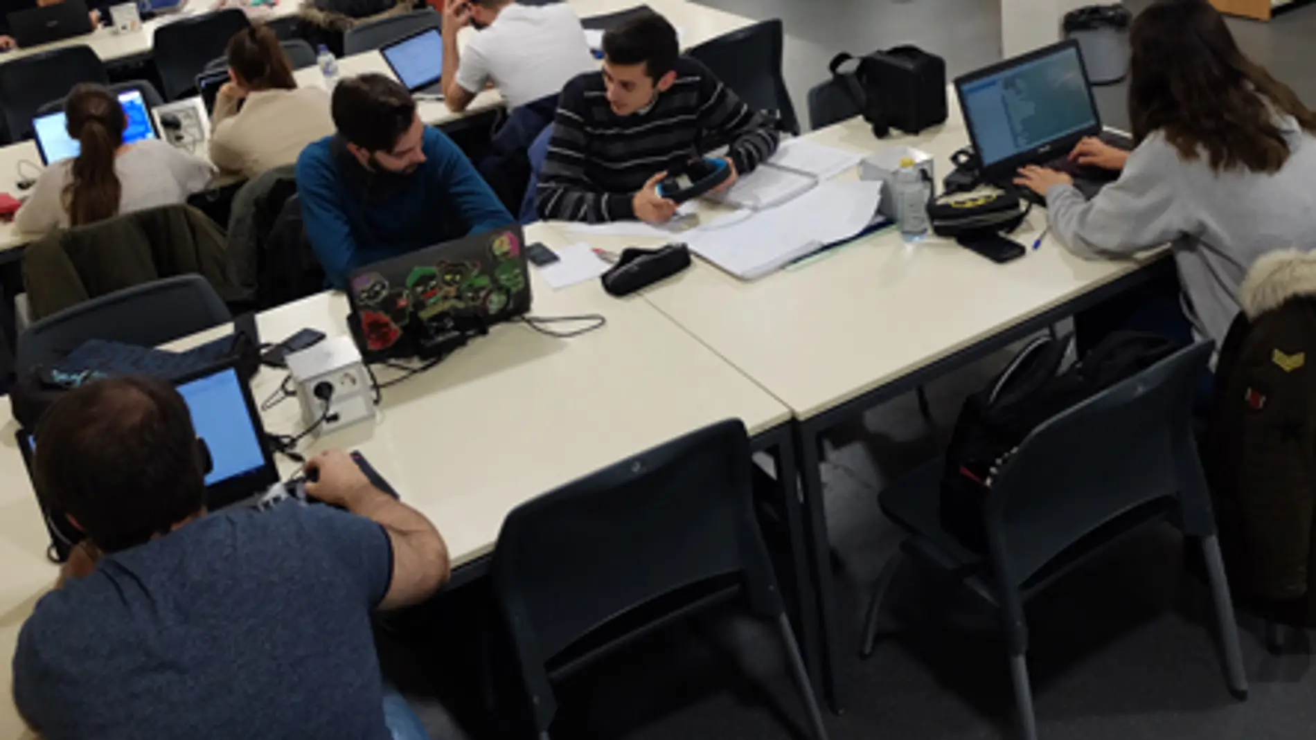 Uso de ordenadores portátiles y tabletas en las aulas universitarias