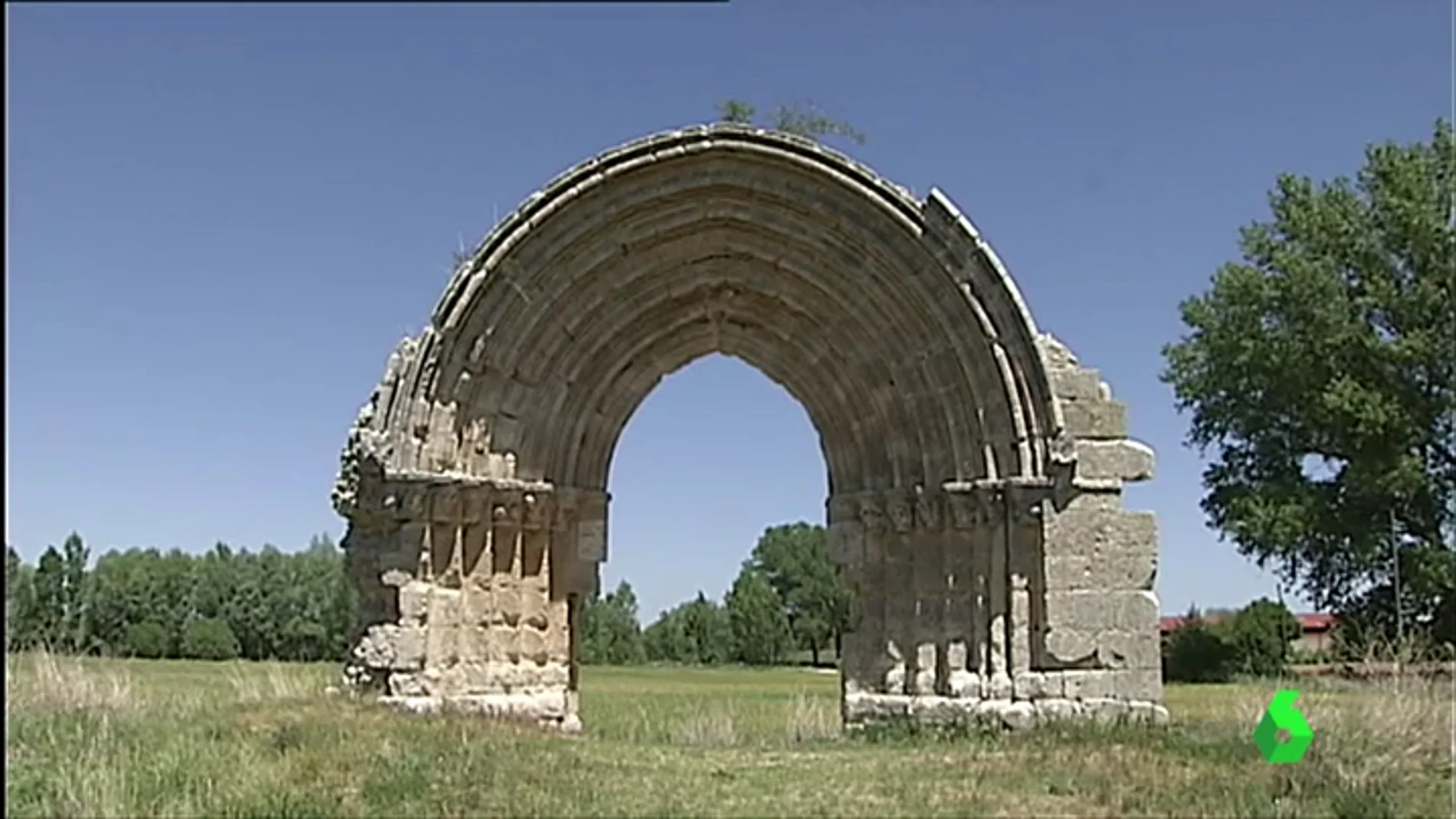 Arco del siglo XII deteriorado