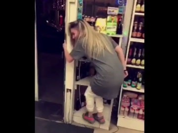 'El suelo es lava', el nuevo juego viral en las redes 'El suelo es lava', el nuevo juego viral en las redes